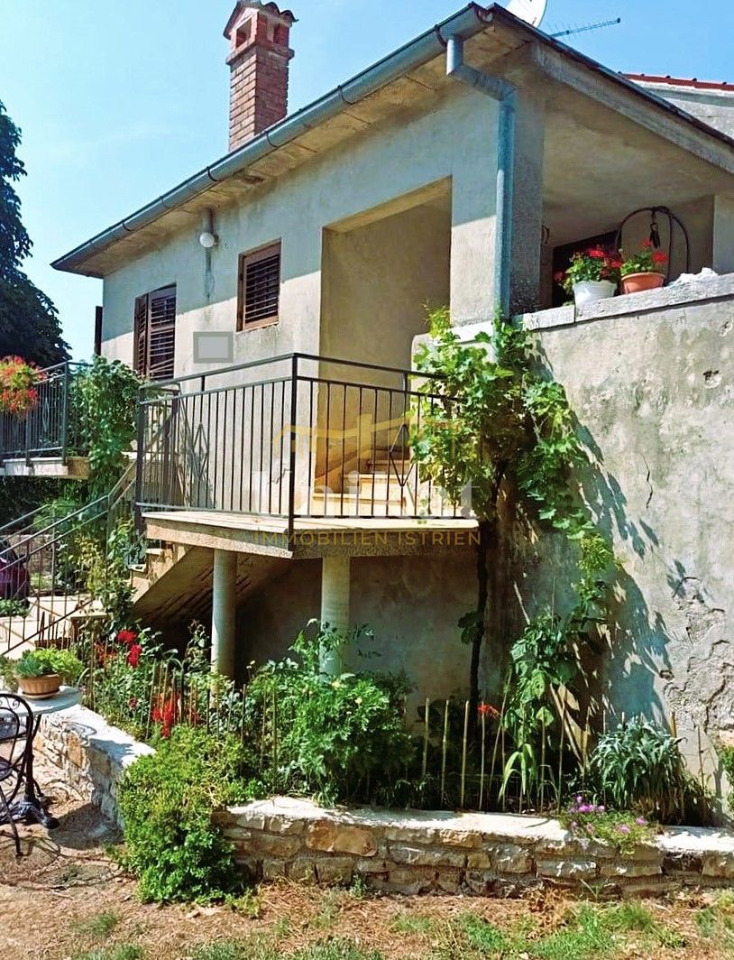 Casa bifamiliare in pietra abitabile, da ristrutturare